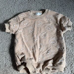 Kids Smiley Short-Sleeve One-Piece Romper - Beige